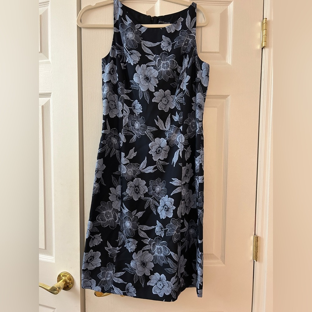 ann taylor dress 100% silk blue floral sleeveless coastal cottage core (women 6)